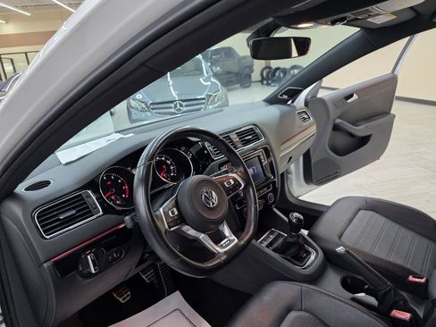 Used 2017 Volkswagen Jetta GLI FWD image 18