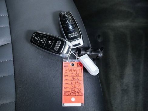 Certified 2021 Audi e-tron Premium w/ Convenience Plus Package image 37