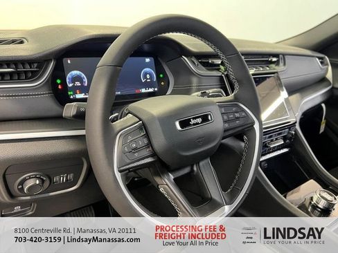 New 2025 Jeep Grand Cherokee Altitude AWD/4WD image 25