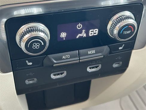 Used 2021 GMC Yukon Denali w/ Denali Ultimate Package image 23