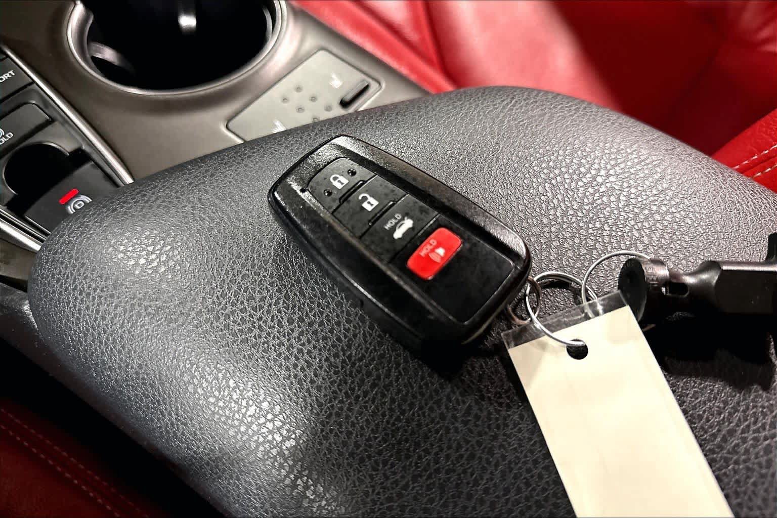 Used 2024 Toyota Camry SE w/ Cold Weather Package AWD/4WD image 15