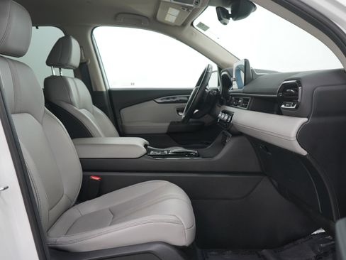 Used 2025 Honda Pilot EX-L image 11