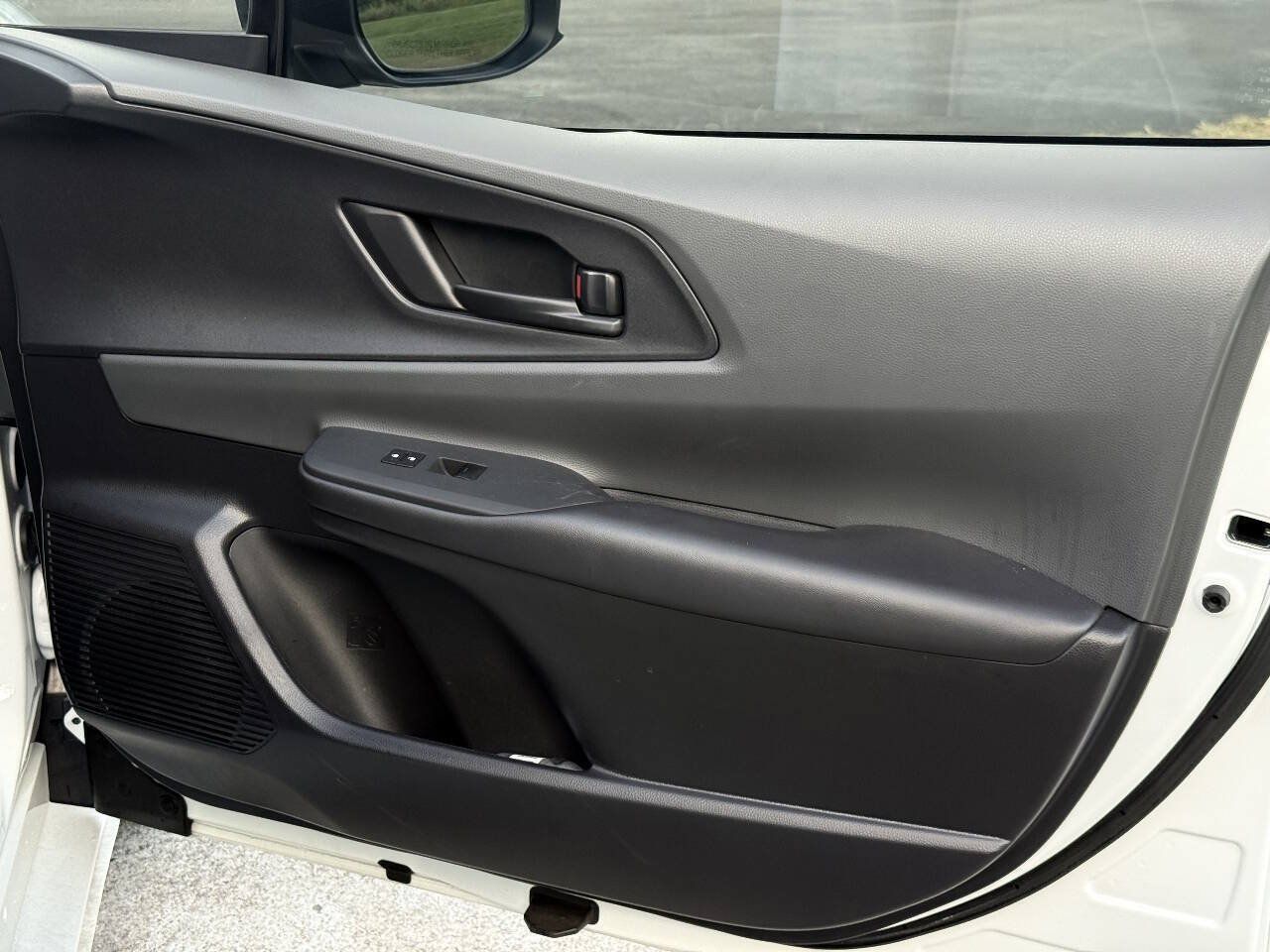 Used 2024 Toyota Prius LE FWD image 23