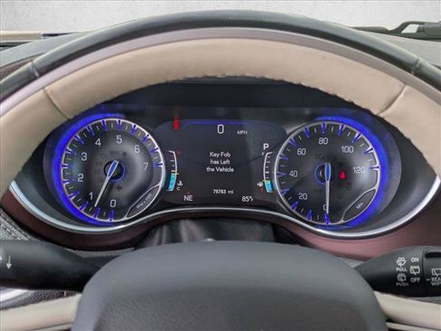 Used 2020 Chrysler Pacifica Limited FWD image 11