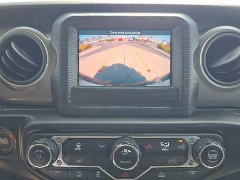 Used 2022 Jeep Wrangler Unlimited Sport AWD/4WD image 25