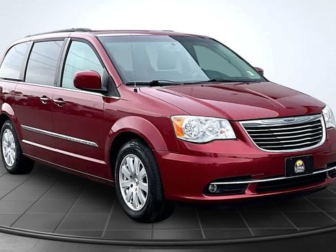 Used 2012 Chrysler Town & Country Touring w/ Entertainment Group #1 FWD image 22