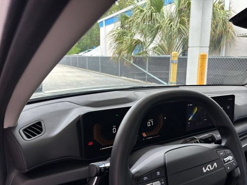 Used 2025 Kia K4 FWD image 35
