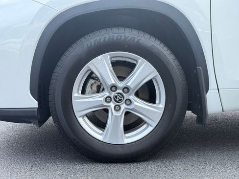 Used 2023 Toyota Highlander LE image 10