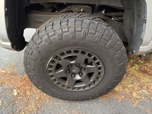 Used 2025 Toyota Tacoma SR w/ Towing Package AWD/4WD image 8