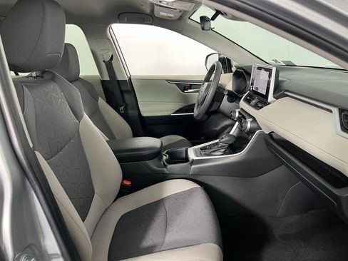 Used 2023 Toyota RAV4 XLE image 31