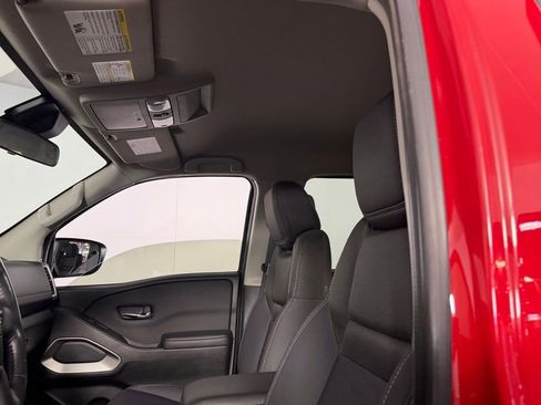 Used 2024 Nissan Frontier SV w/ SV Convenience Package image 16