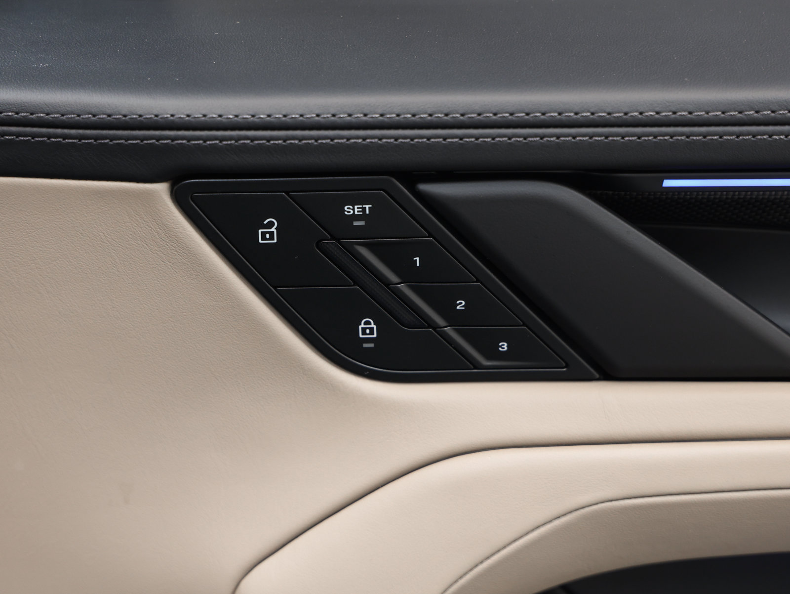 Certified 2026 Porsche Cayenne Turbo AWD/4WD image 24