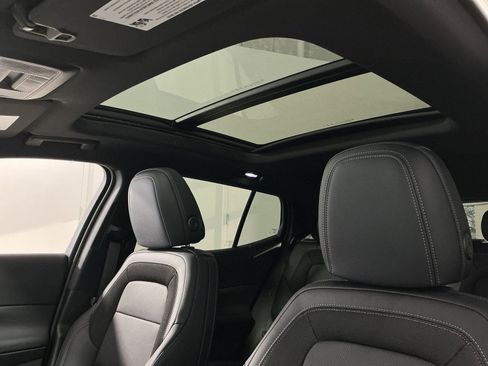 New 2026 Chevrolet Equinox EV LT image 31