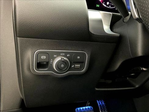 Certified 2024 Mercedes-Benz GLB 250 image 37
