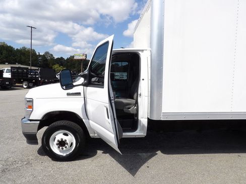 Used 2023 Ford E-450 and Econoline 450 Super Duty w/ Power Windows & Locks Group RWD image 12