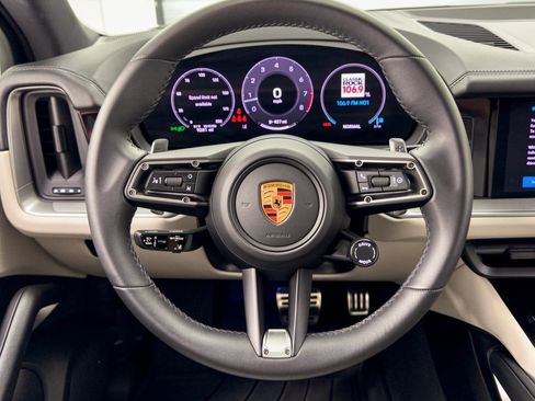 Certified 2025 Porsche Cayenne S AWD/4WD image 10