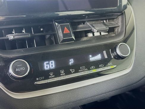 Used 2025 Toyota Corolla LE image 26