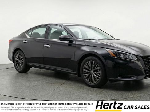 Used 2025 Nissan Altima 2.5 SV FWD image 1
