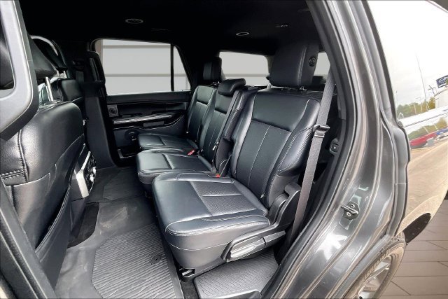 Used 2019 Ford Expedition XLT w/ Equipment Group 202A AWD/4WD image 25