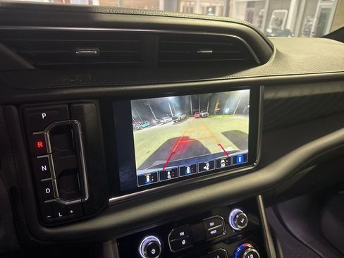 Used 2022 GMC Yukon XL Denali image 4