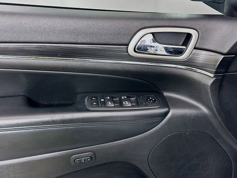 Used 2020 Jeep Grand Cherokee Limited image 18