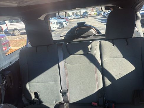 Used 2024 Jeep Wrangler Unlimited Rubicon image 17