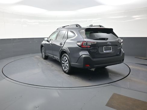 Used 2023 Subaru Outback Premium image 5
