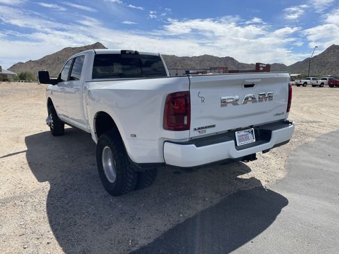 Used 2018 RAM 3500 Laramie AWD/4WD image 3
