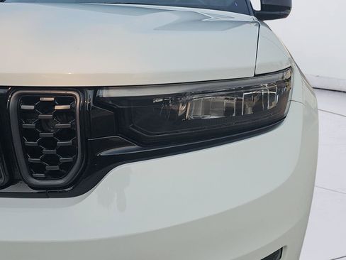 Used 2023 Jeep Grand Cherokee L Summit AWD/4WD image 10