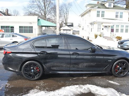 Used 2023 BMW 530e xDrive w/ Executive Package image 4