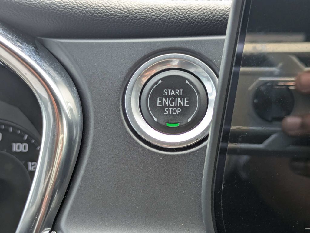 Used 2024 Chevrolet Blazer LT w/ Midnight/Sport Edition FWD image 29