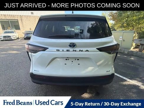 Used 2025 Toyota Sienna XLE FWD image 7