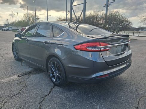 Used 2018 Ford Fusion SE w/ Equipment Group 201A FWD image 5