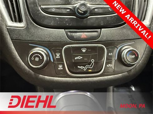 Used 2018 Chevrolet Malibu LT image 30