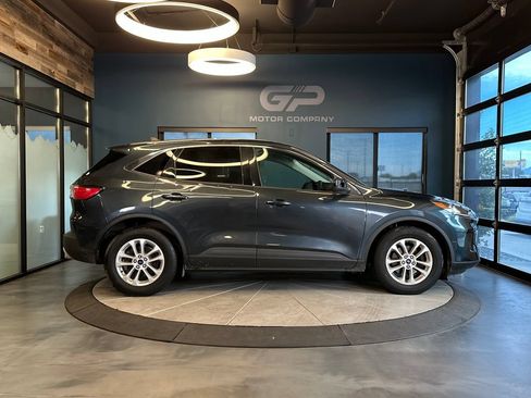 Used 2022 Ford Escape SE w/ Convenience Package FWD image 2