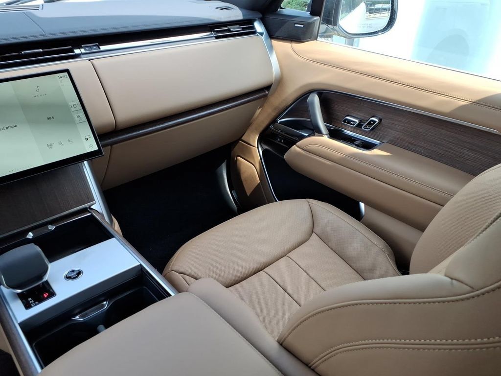 New 2026 Land Rover Range Rover Long Wheelbase SE AWD/4WD image 22