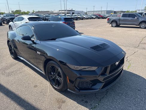 Used 2025 Ford Mustang GT RWD image 6