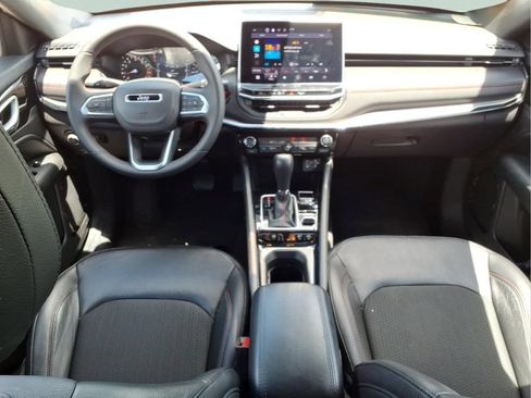 Used 2025 Jeep Compass Trailhawk AWD/4WD image 17