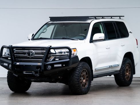 Used 2018 Toyota Land Cruiser AWD/4WD image 4