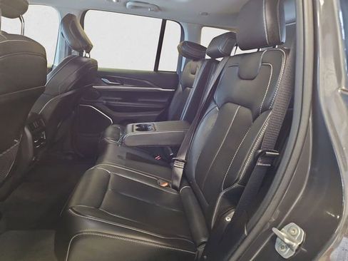 Used 2022 Jeep Grand Cherokee Limited image 14