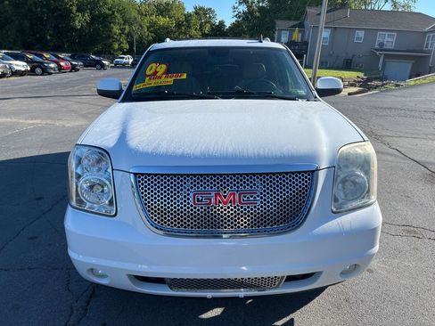 Used 2009 GMC Yukon XL Denali image 3