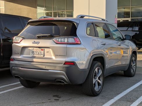 Used 2019 Jeep Cherokee Limited image 3