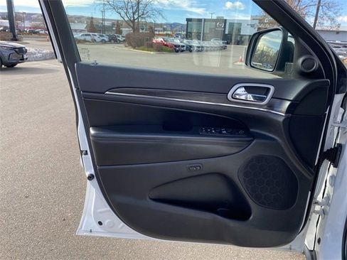 Used 2022 Jeep Grand Cherokee Limited image 11