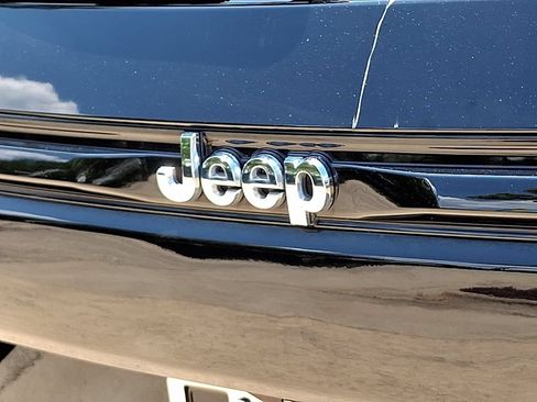 Used 2023 Jeep Grand Cherokee Laredo w/ Luxury Tech Group I AWD/4WD image 30