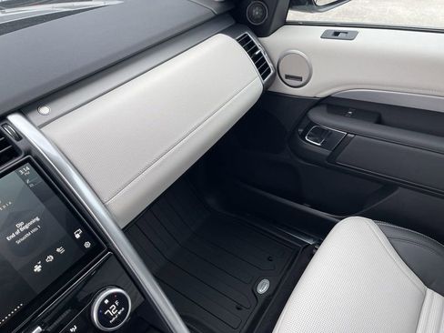 New 2025 Land Rover Discovery Dynamic SE image 25