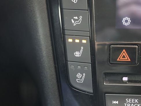 Used 2022 INFINITI QX50 Essential image 16