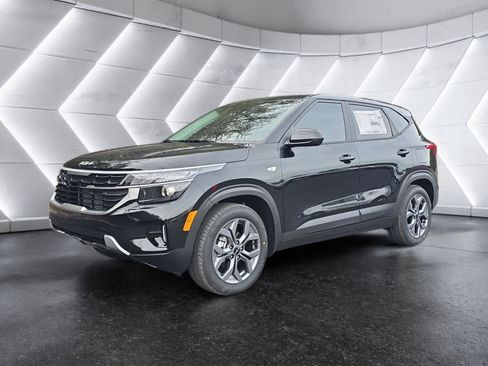 New 2026 Kia Seltos LX image 1