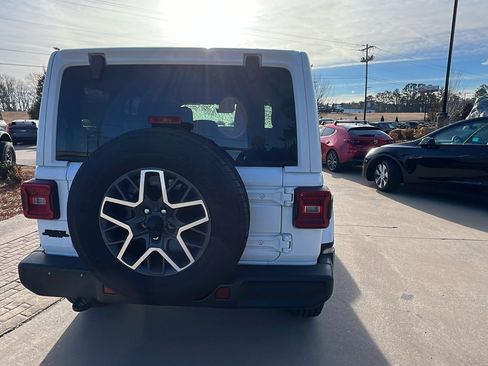 Certified 2024 Jeep Wrangler Sahara w/ Technology Group image 9