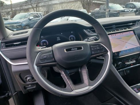 Used 2023 Jeep Grand Cherokee Limited image 9