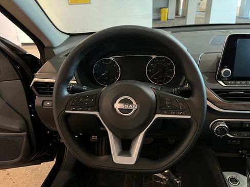 Used 2025 Nissan Altima 2.5 SV image 27